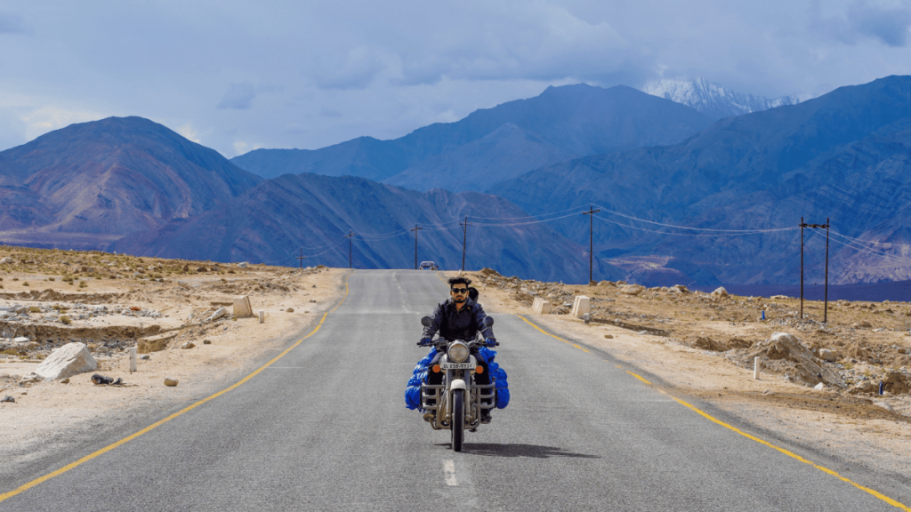 ביטוח נסיעות לחו"ל לרוכבי אופנועים: כל הסעיפים שצריך לכלול