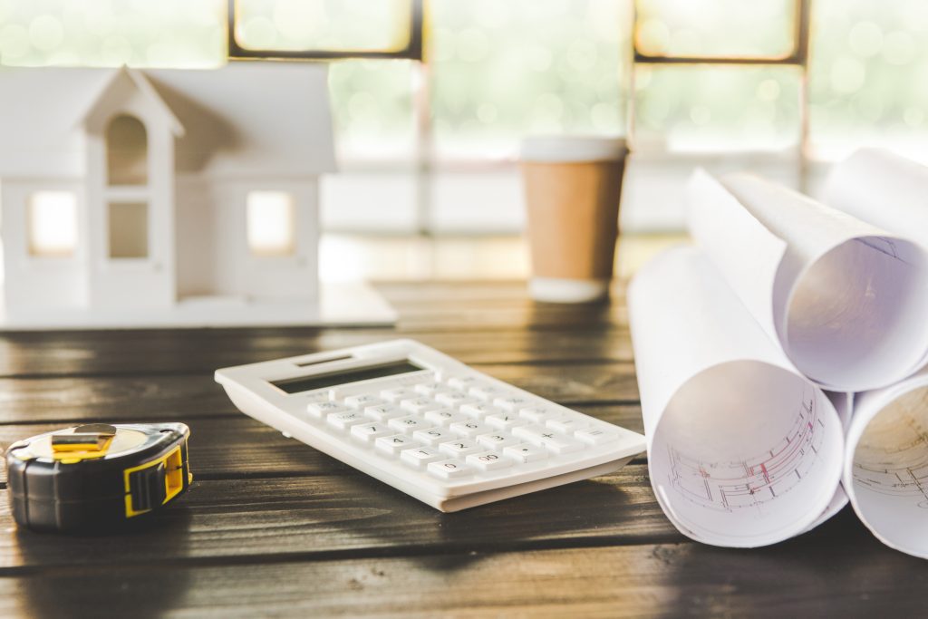 איך מחשבים נכון את שווי התכולה לביטוח דירה?