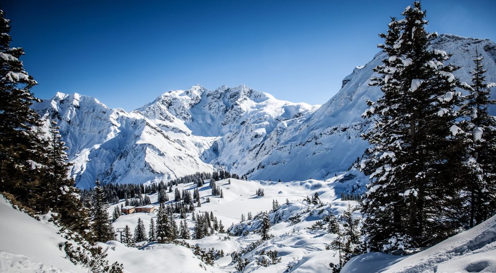 מה חייבים לבדוק לפני שאתם טסים לטיול סקי באירופה?